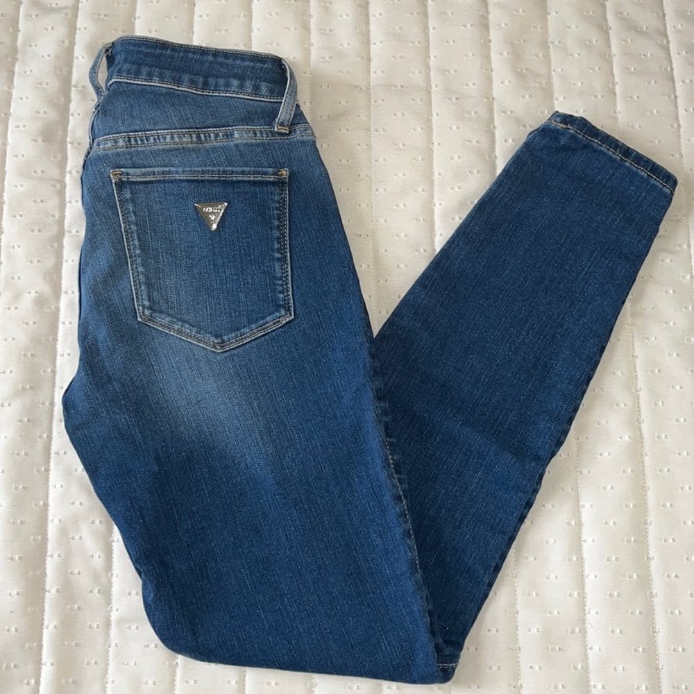 GUESS • Jeans